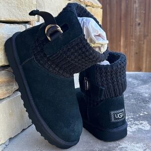 UGG Australia classic Solene mini knit cuff black bootie with adj strap Sz-8. Q